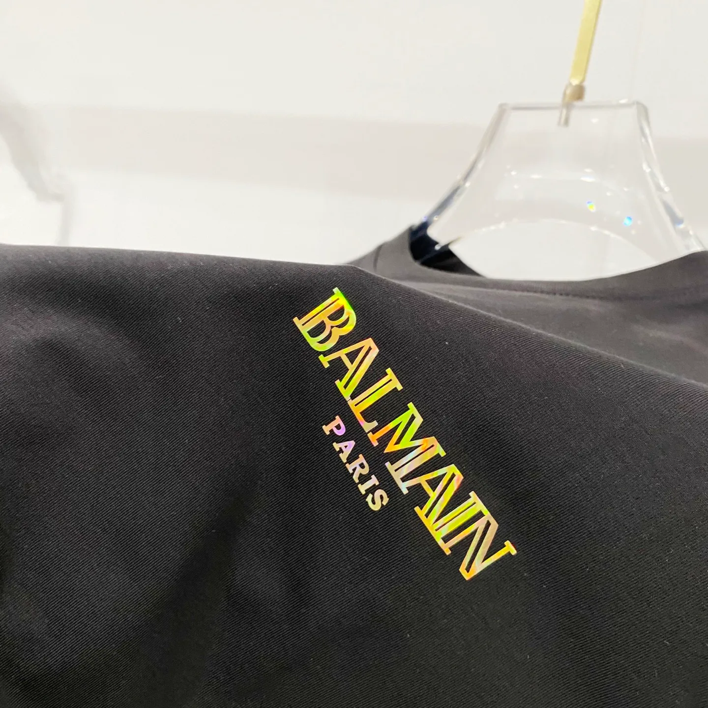 BALMAIN/Balmain - mercerized cotton gram T-shirt for men and women, micro-marked letters on the chest, bronzing LOGO printing, pure quality, original fabric 100% cotton, Versatile fashion, light luxury trend, tag, collar label, wash, three labels complete Size: S-2XL Color: Black.White.Light Green.